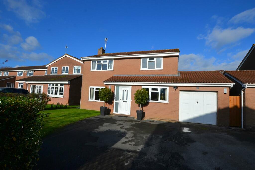 4 bedroom detached house for sale in Holly Close, Nailsea, BS48