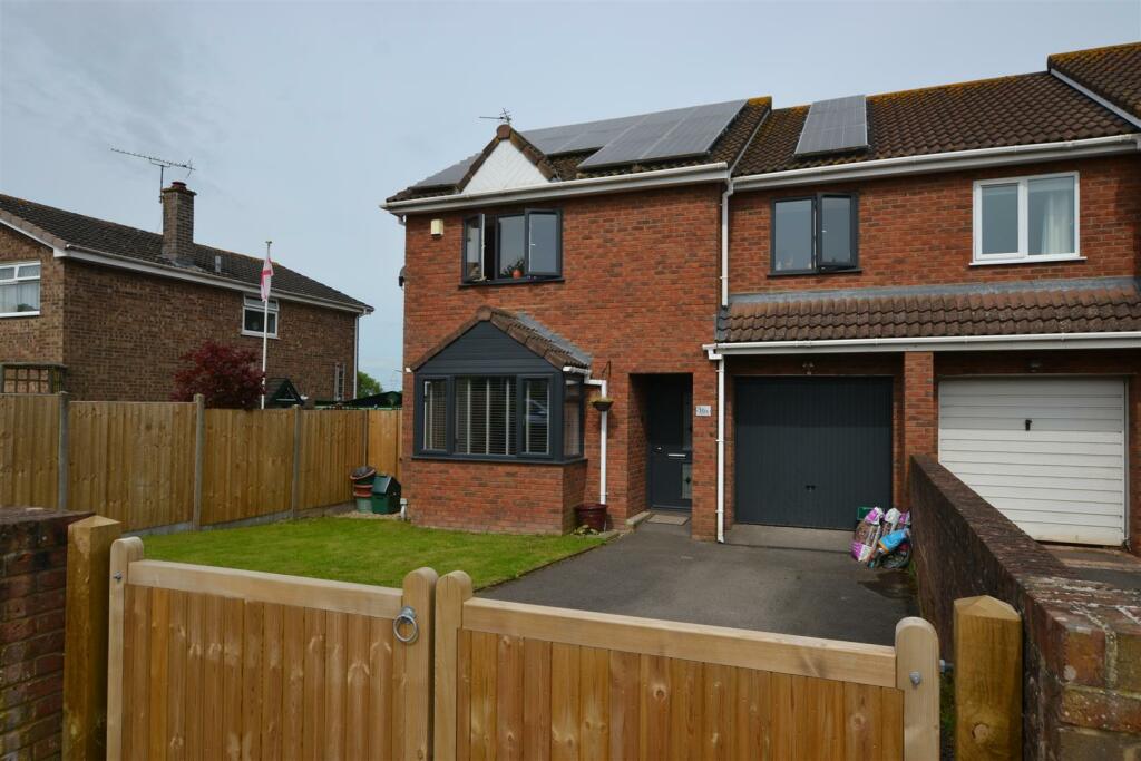 4 bedroom semidetached house for sale in Causeway View, Nailsea, BS48