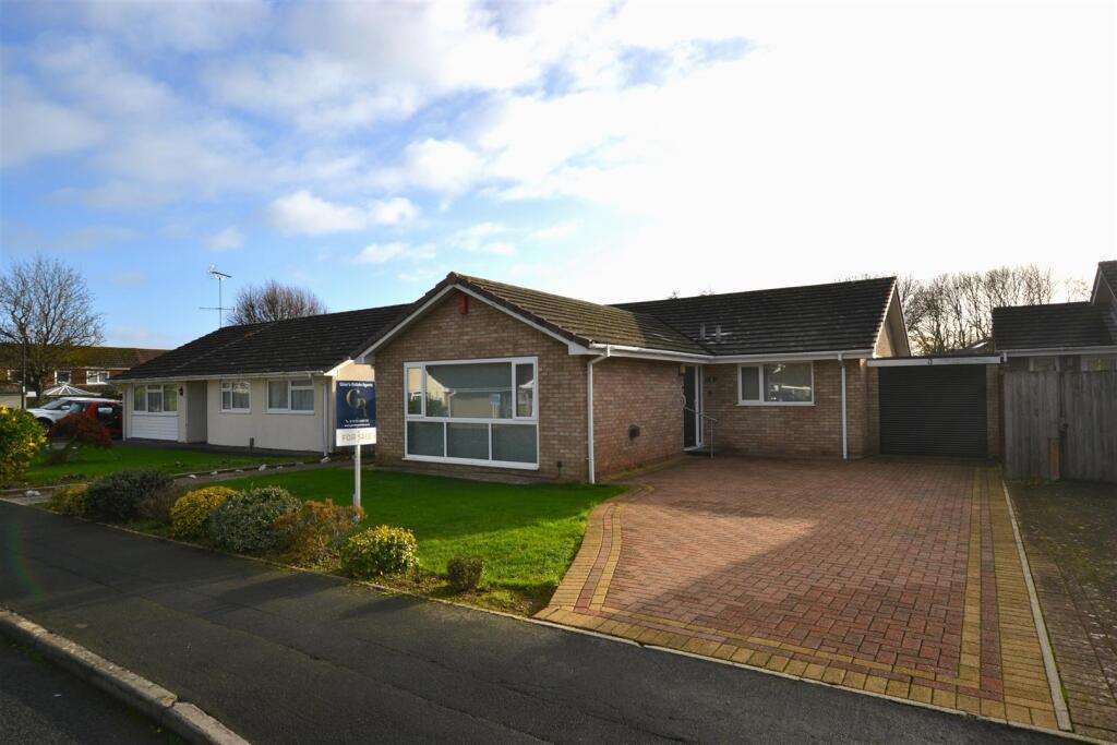 Main image of property: Avening Close, Nailsea