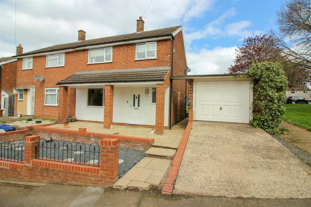3 bedroom semidetached house for sale in Northfield Road
