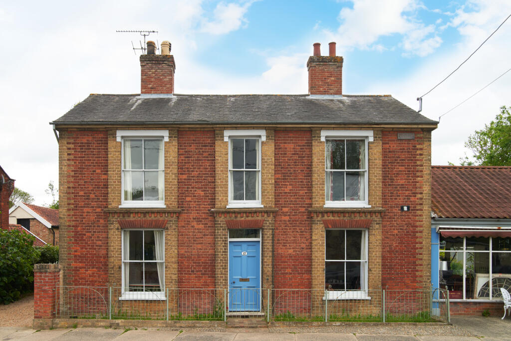 4 bedroom detached house for sale in Station Road, Framlingham, Suffolk