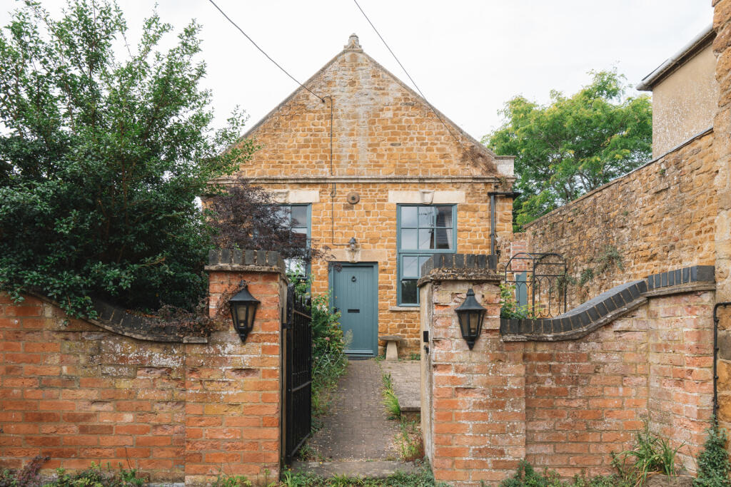 Main image of property: Wesley Place, Deddington, Oxfordshire