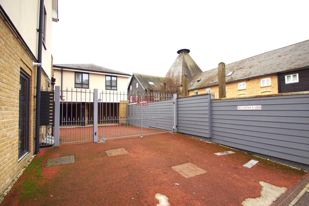 Main image of property: Beesons Yard, Priory Street, Hertford, Hertfordshire, SG14