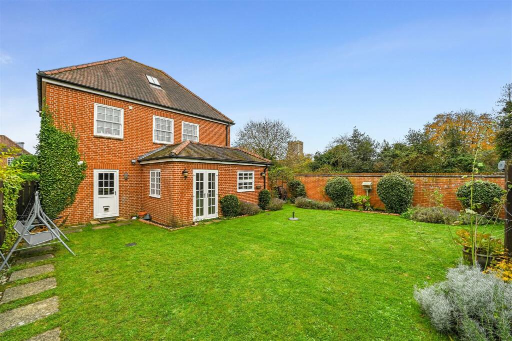 4 bedroom detached house for sale in Chedworth Place, Tattingstone, IP9