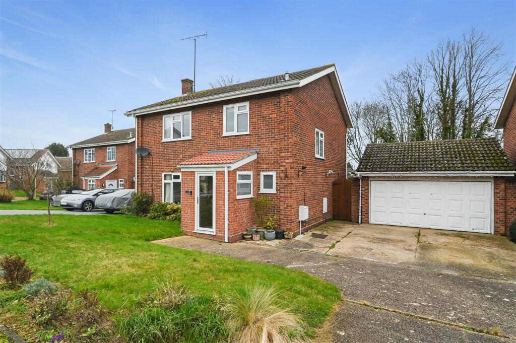 4 bedroom detached house for sale in Pine Close, Brantham, Manningtree