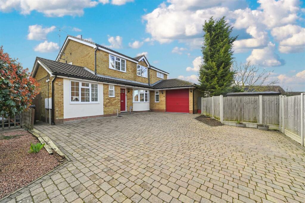 5 bedroom detached house for sale in Sitwell Close, Lawford