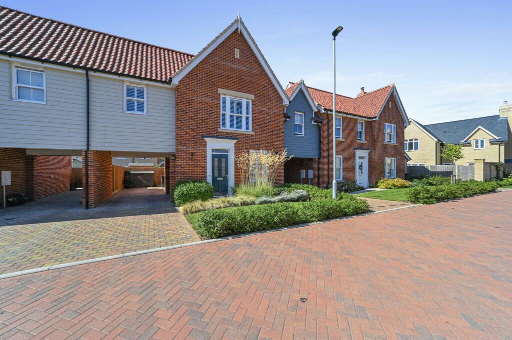 3 bedroom link detached house for sale in Somerset Gardens, Lawford
