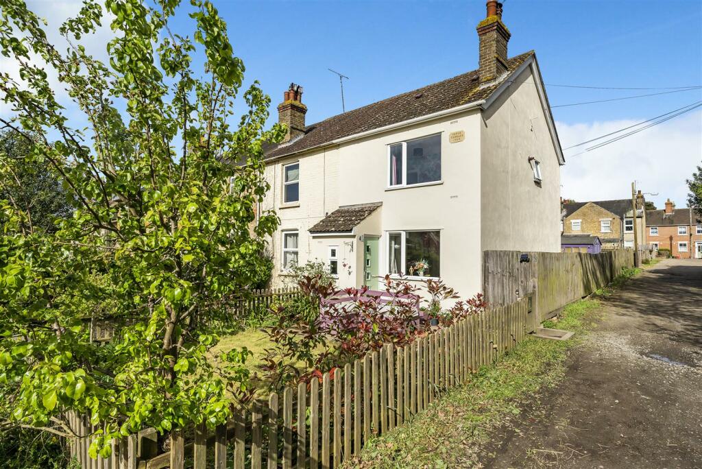 3 bedroom end of terrace house for sale in California Road, Mistley, CO11