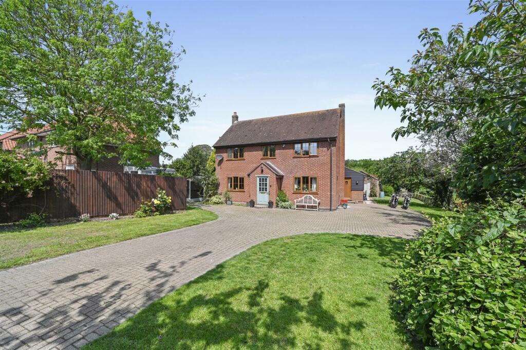 4 bedroom detached house for sale in Harwich Road, Wix, Manningtree, CO11