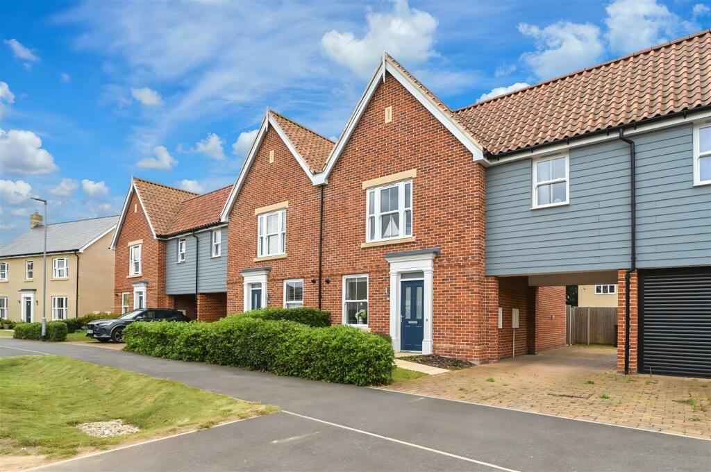 3 bedroom semidetached house for sale in The Avenue, Lawford