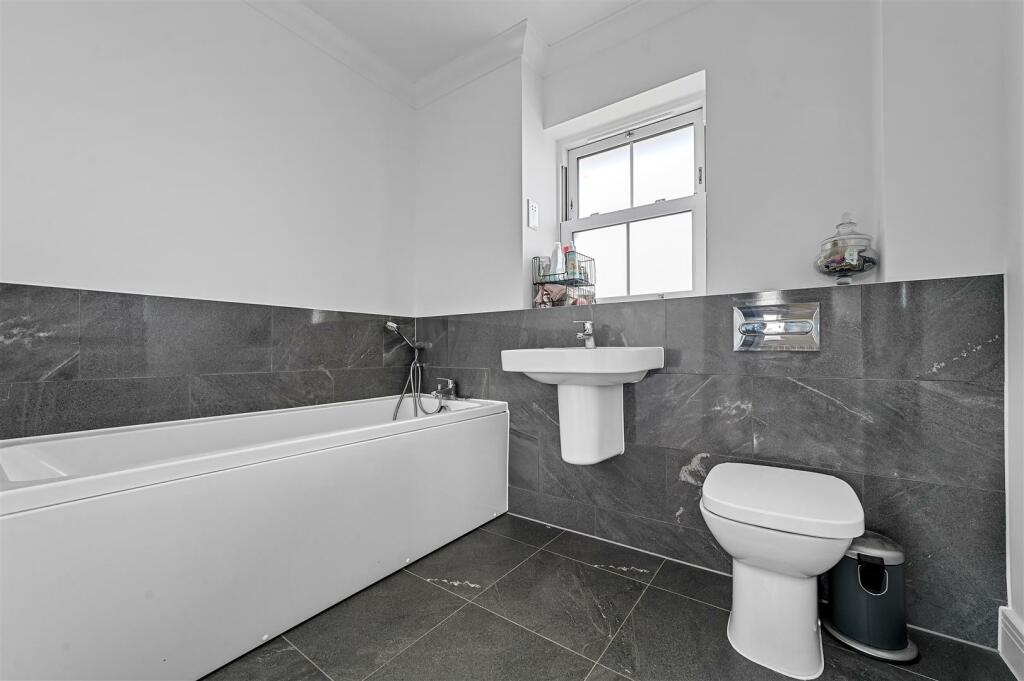 Additional property image - The Avenue, Lawford, Manningtree