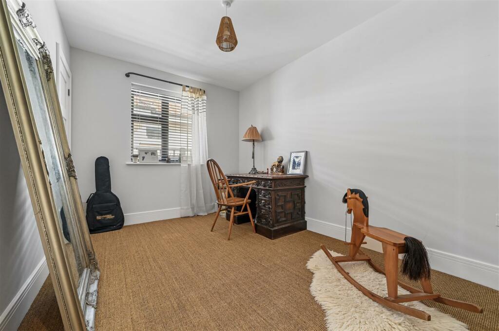 Additional property image - Hadleigh Road, East Bergholt