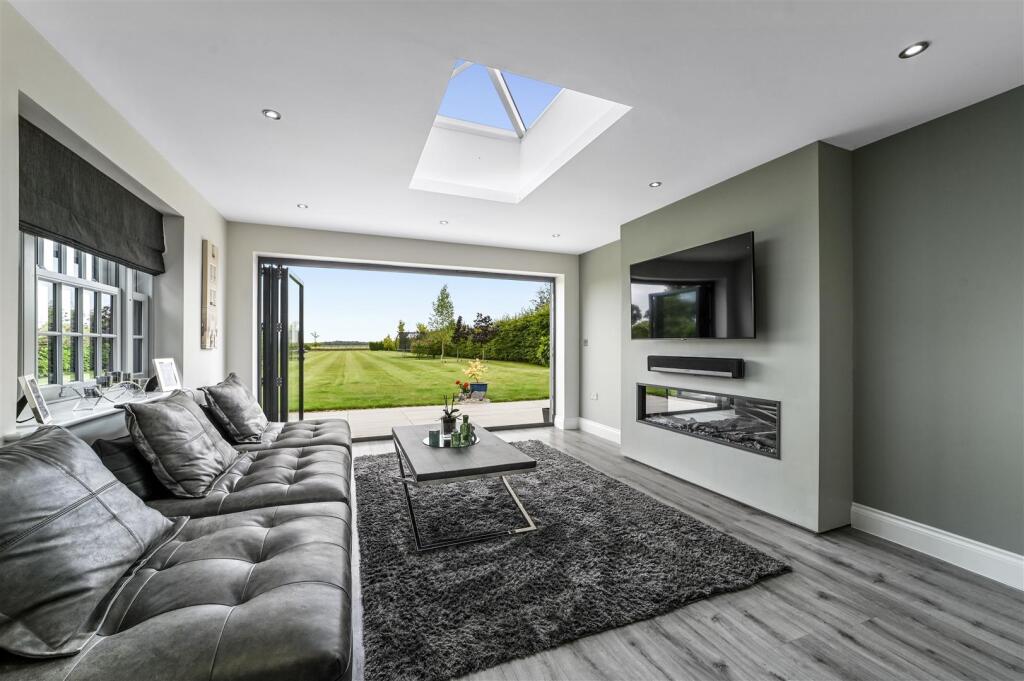 Additional property image - Glebe Place, Tendring
