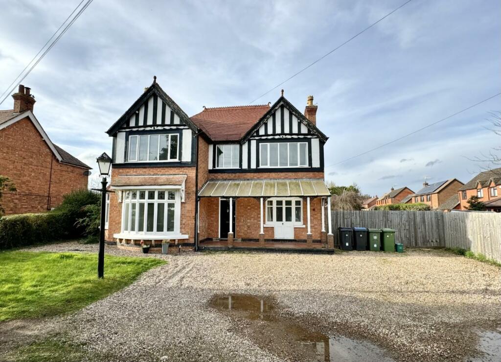 4 bedroom detached house for sale in Salford Road, BidfordOnAvon
