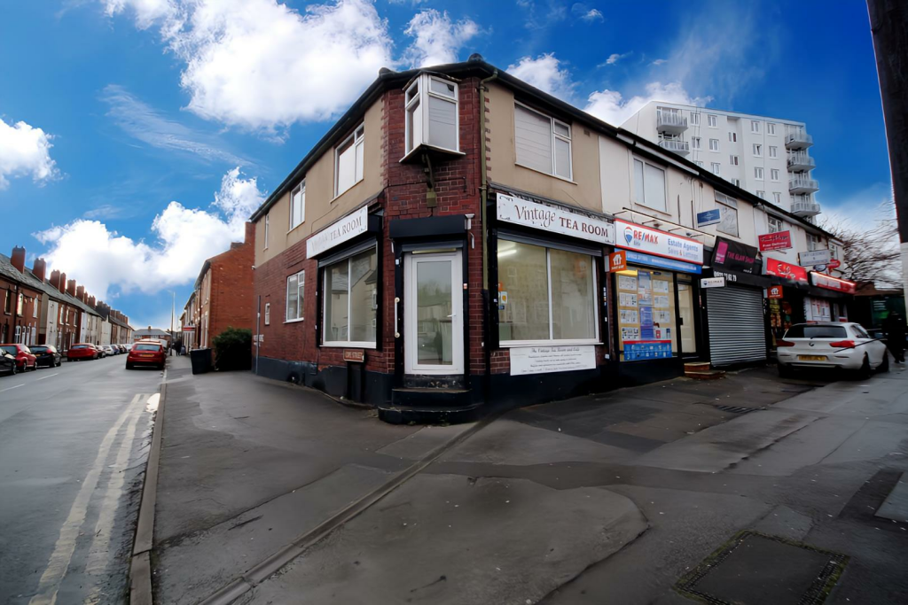 Commercial property for rent in Bloxwich Road, Walsall, WS3