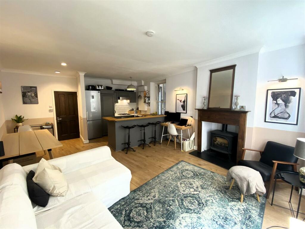 1 bedroom flat for rent in Lower Richmond Road, London, SW15