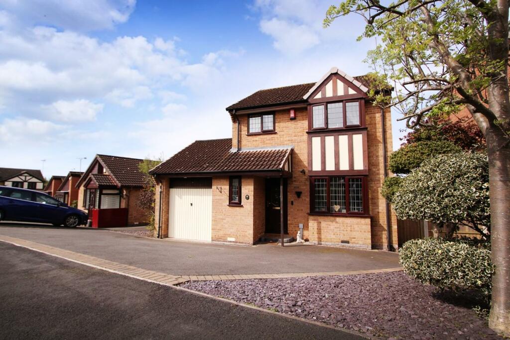 3 bedroom detached house for sale in Sandpiper Drive, Uttoxeter, ST14
