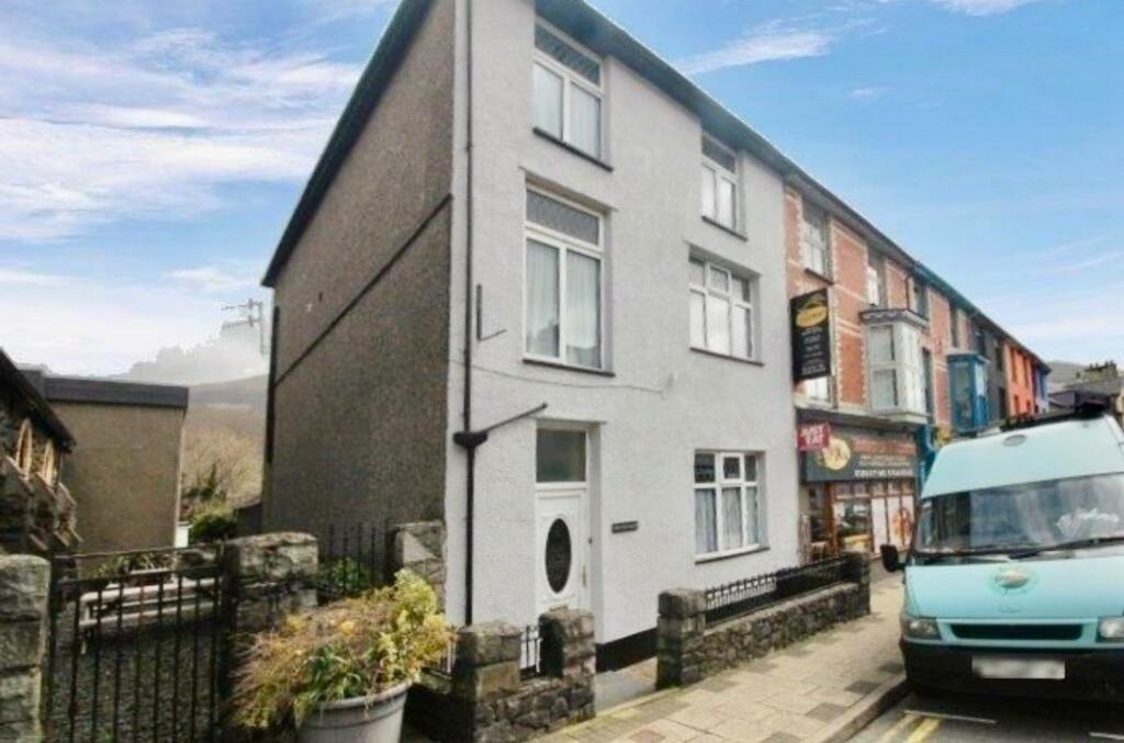 6 bedroom town house for sale in Llanberis, Caernarfon, LL55