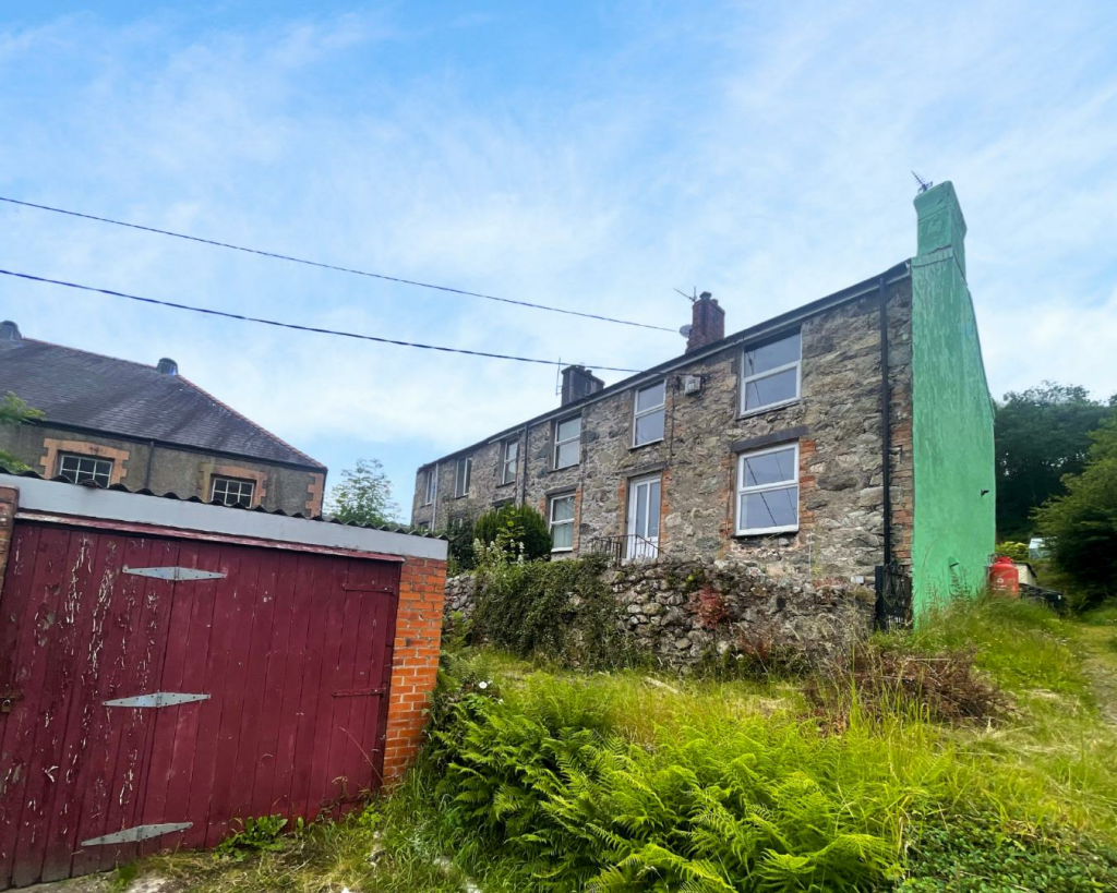 Main image of property: Bryn Gro, Cwm Y Glo