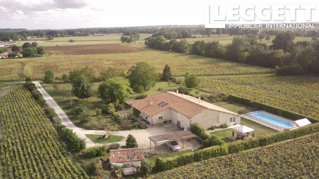 4 bedroom house for sale in PoitouCharentes, CharenteMaritime