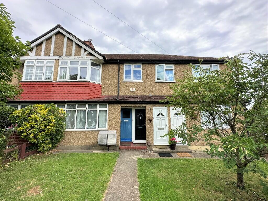 1 bedroom flat for sale in The Fairway, Northolt, Middlesex, UB5 4SL, UB5