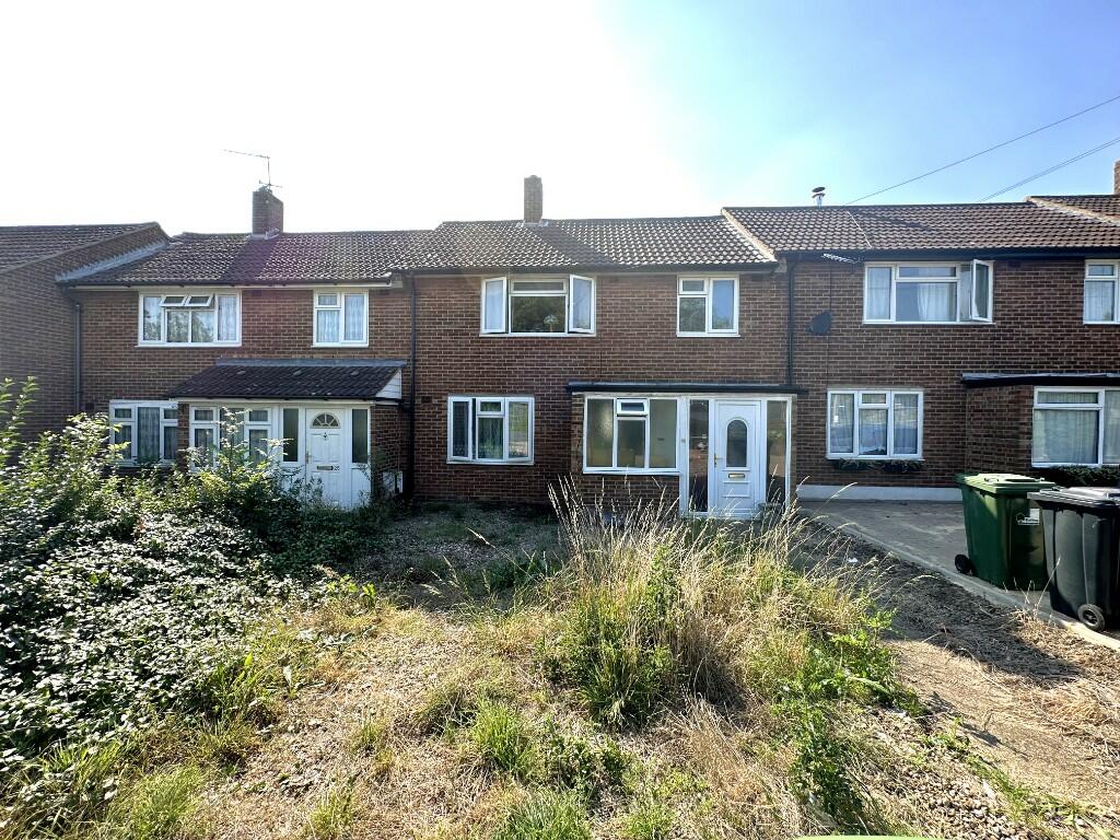 3 bedroom terraced house for sale in Thorndike Avenue, Northolt