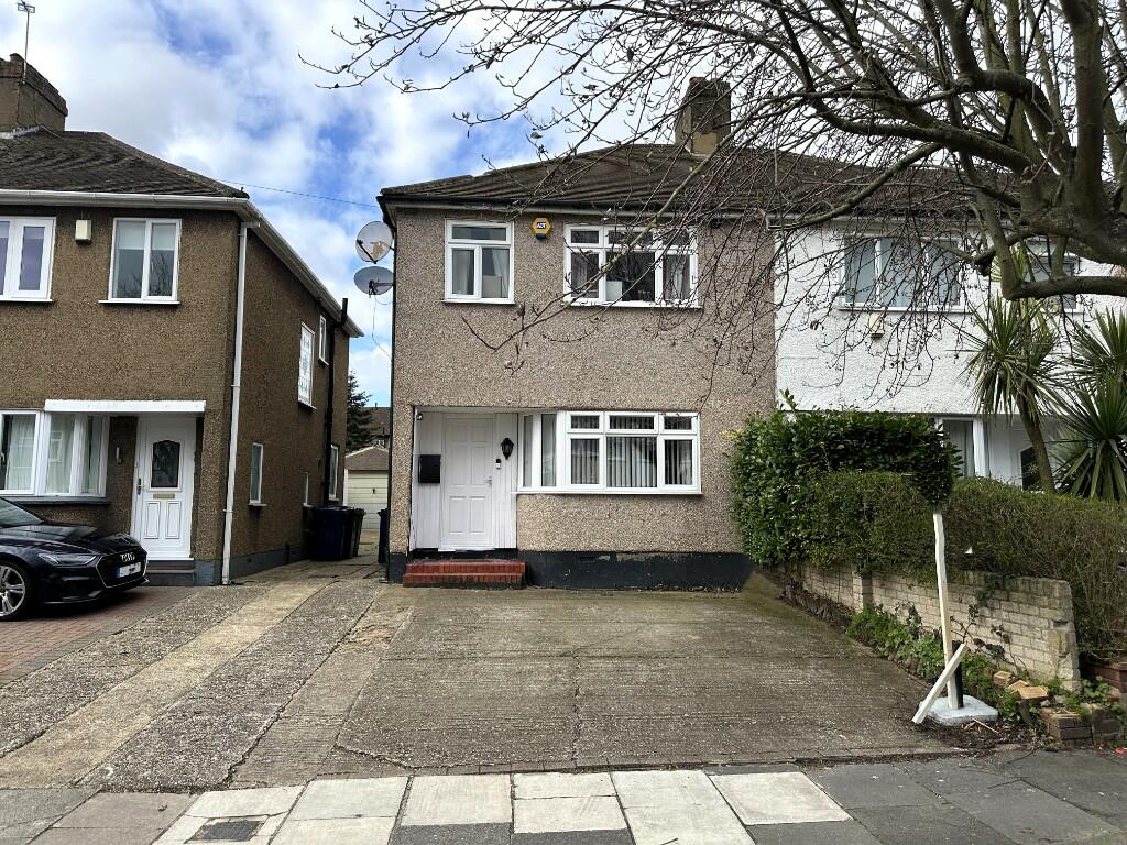 3 bedroom semidetached house for sale in Carr Road, Northolt