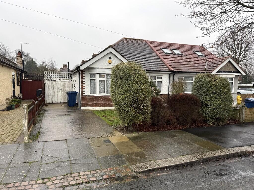 Main image of property: Islip Gardens, Northolt, Middlesex, UB5 5BX