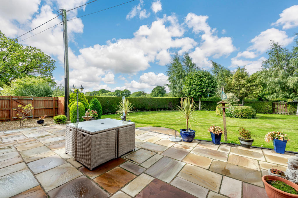 4 bedroom detached house for sale in Bowling Bank, Wrexham, LL13