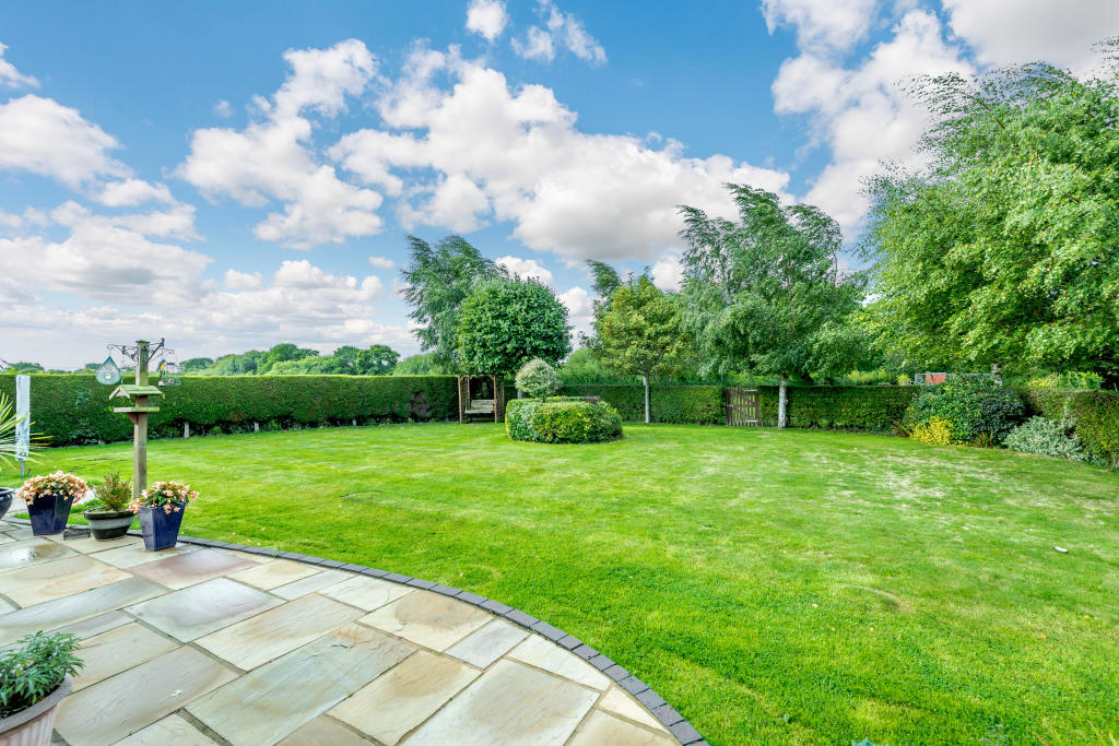 4 bedroom detached house for sale in Bowling Bank, Wrexham, LL13