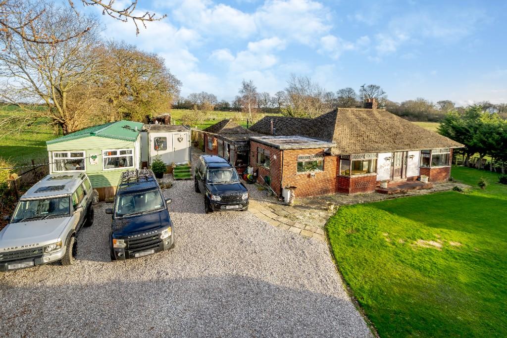 2 bedroom bungalow for sale in Wrexham Road, Penyffordd CH4