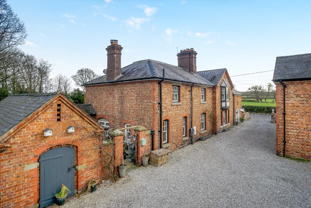 6 bedroom semidetached house for sale in Glascoed Road, St. Asaph