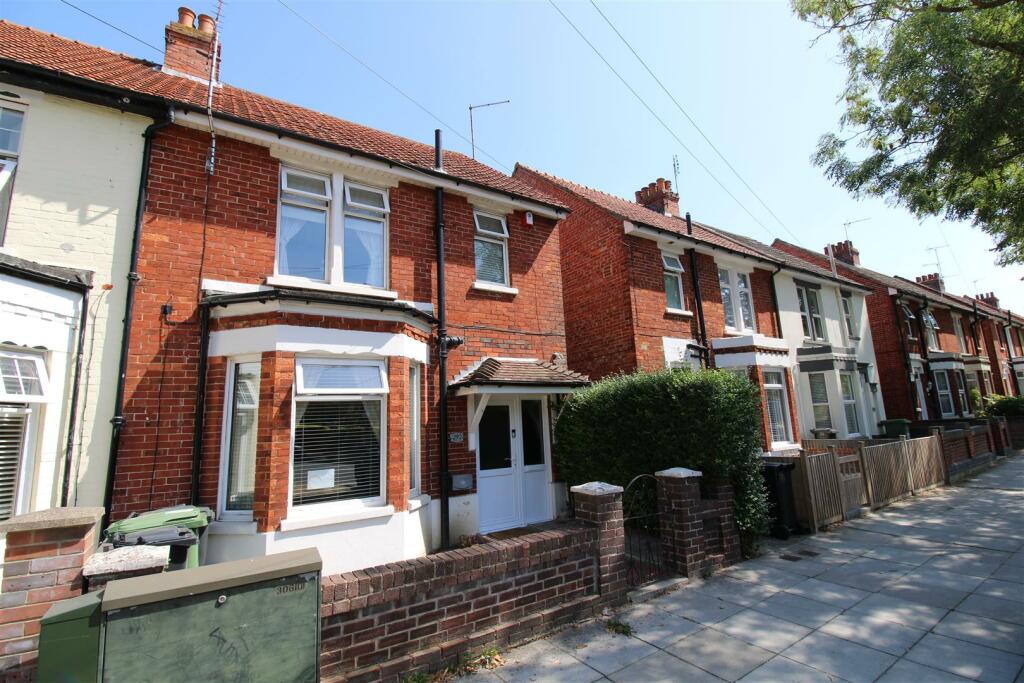 3 bedroom semidetached house for rent in Copnor Road, Portsmouth, PO3