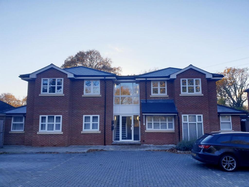Main image of property: Segensworth Road, Fareham