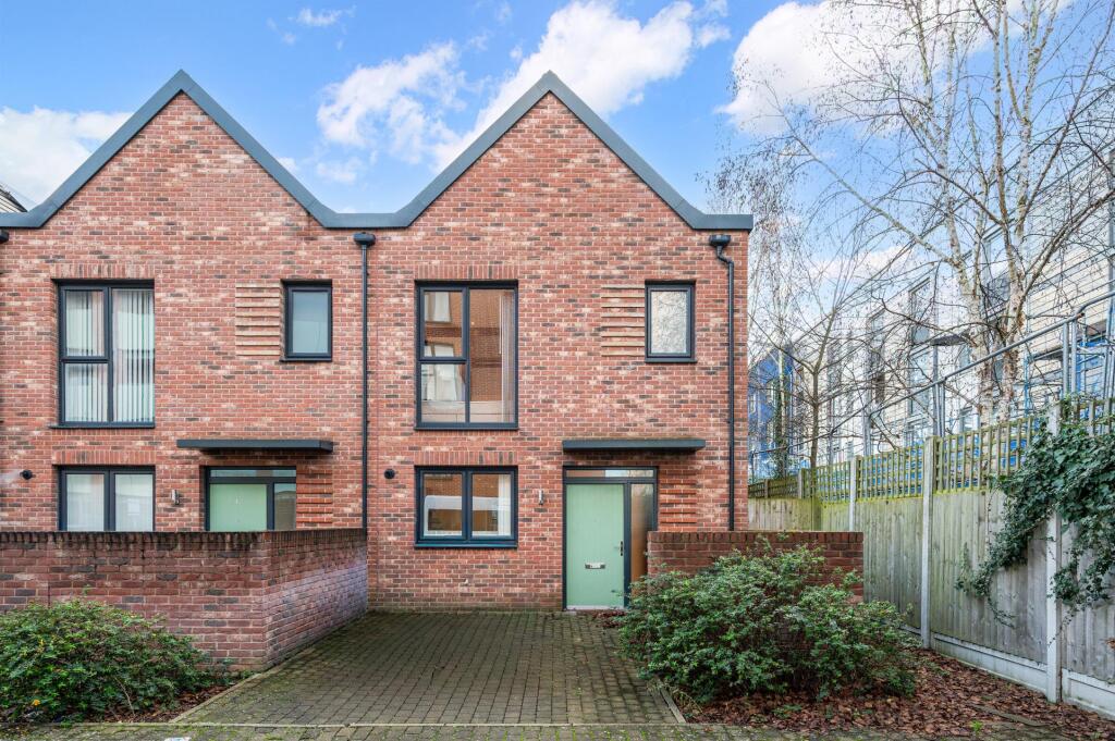 Main image of property: Reynard Way TW8