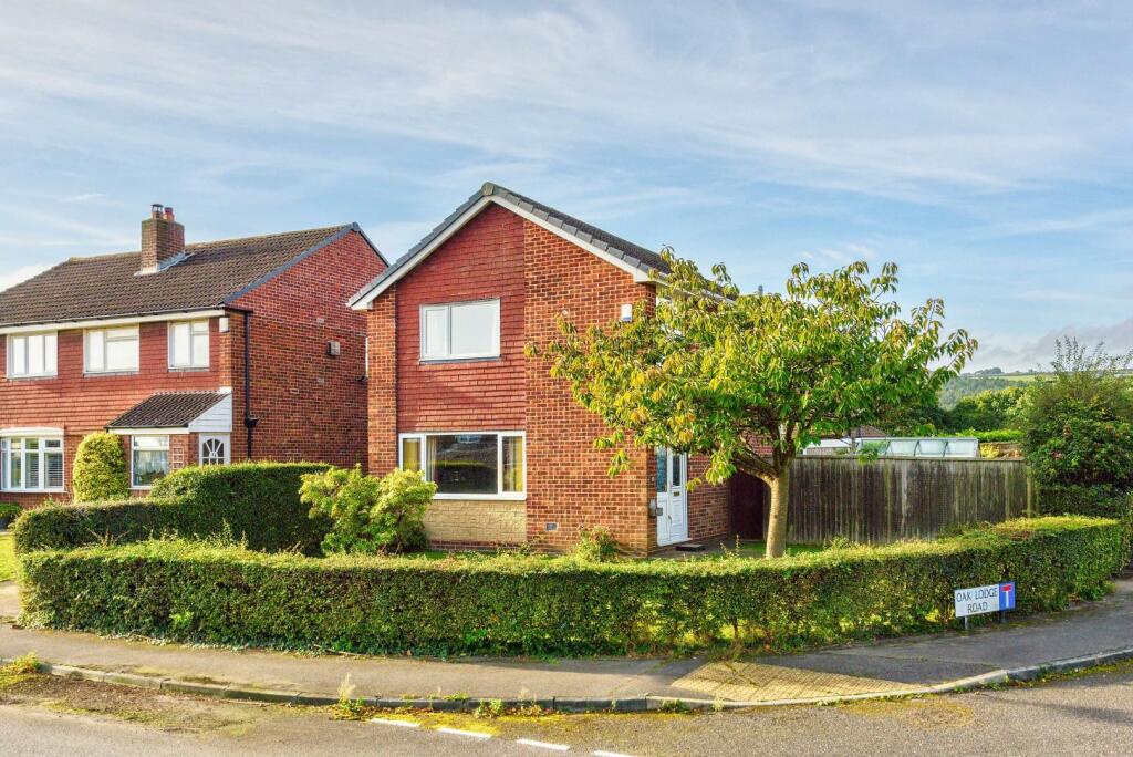 3 bedroom detached house for sale in Oak Lodge Road, High Green