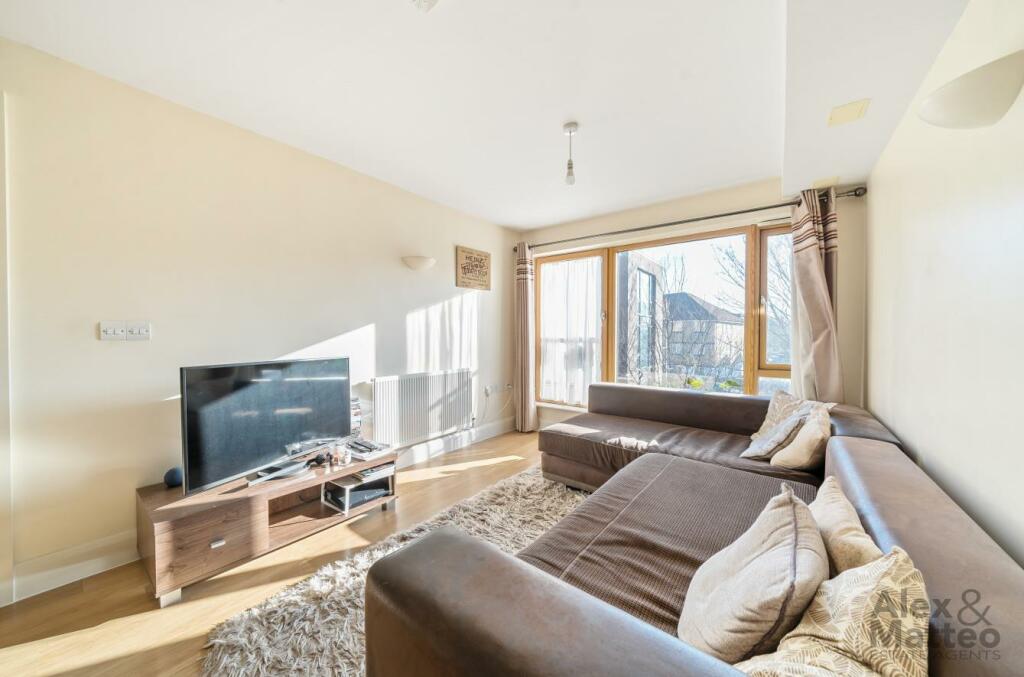 2 bedroom flat for sale in Lynton Road, Bermondsey, London, SE1
