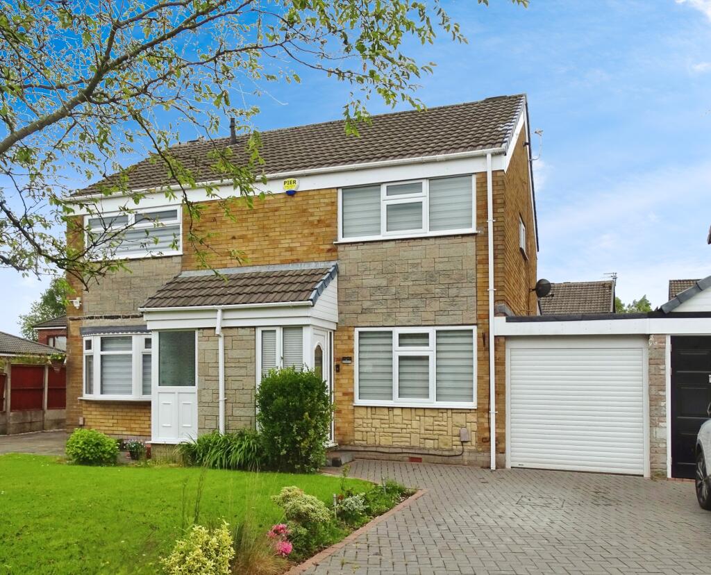 3 bedroom semidetached house for rent in Thirlmere Avenue, AshtonIn