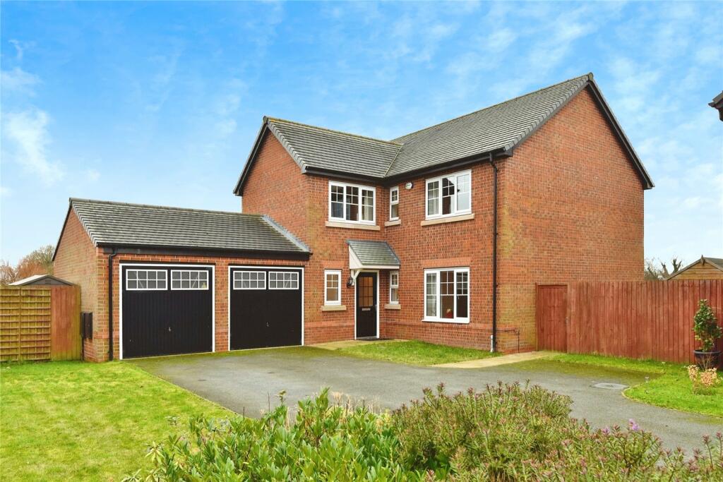 4 bedroom detached house for sale in Oaks Close, Aston, Nantwich