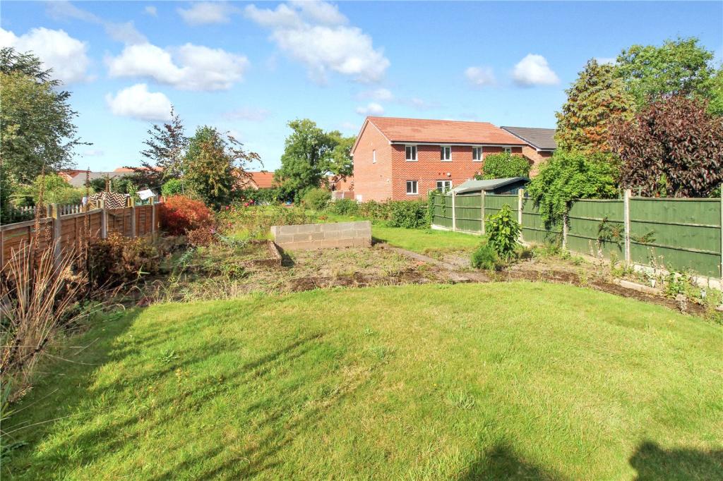 3 bedroom detached house for sale in Moorfields, Willaston, Nantwich