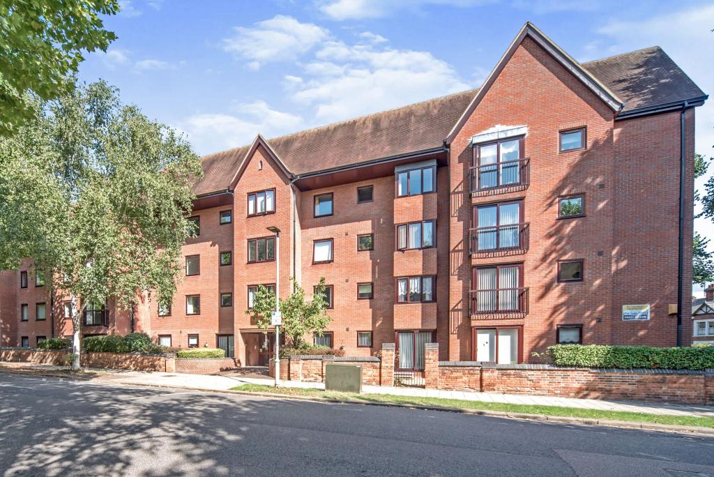 2 bedroom apartment for sale in Warwick Avenue, Bedford, Bedfordshire, MK40