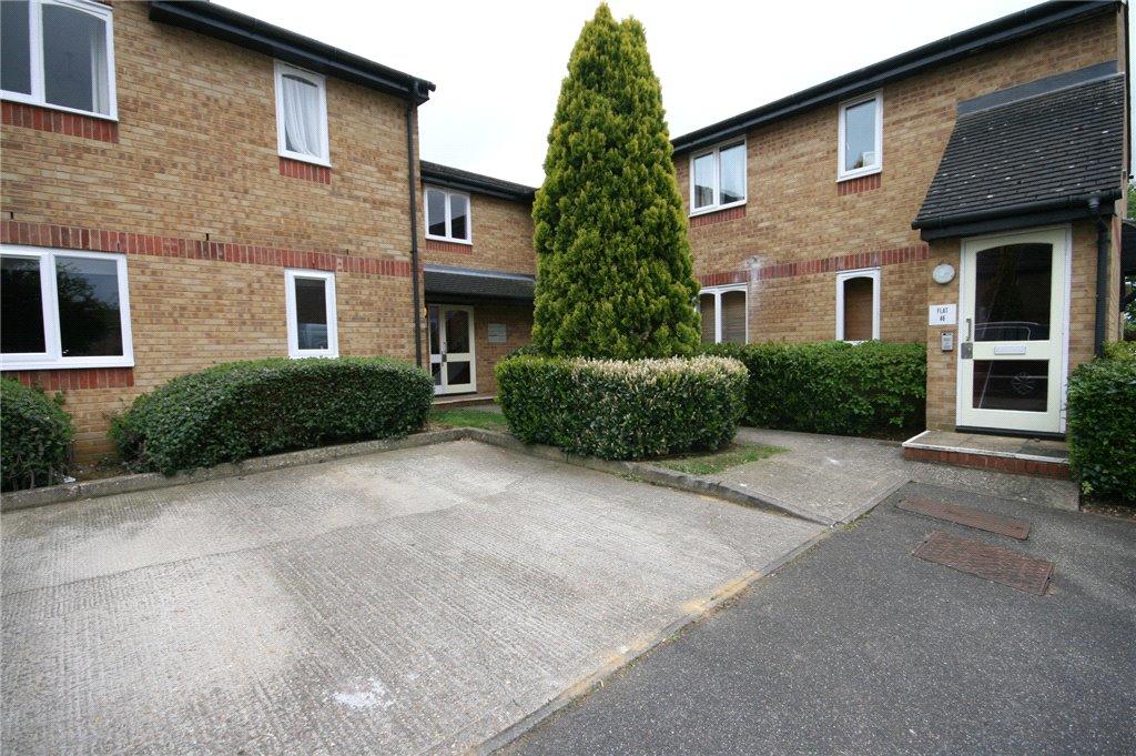 Studio flat for sale in Talisman Street, Hitchin, SG4