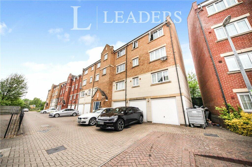 2 bedroom apartment for sale in Luton Road, Dunstable, Bedfordshire, LU5
