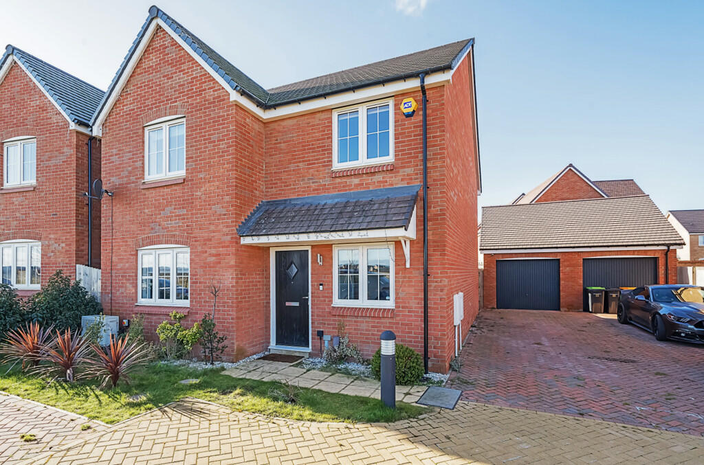 4 bedroom detached house for sale in Priory Road, Houghton Conquest