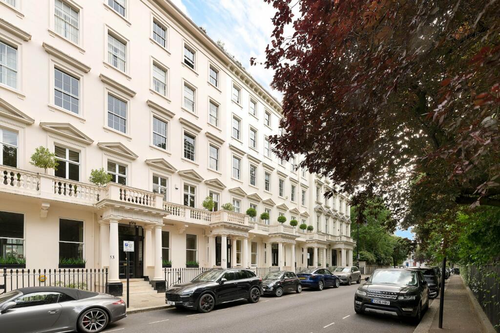 3 bedroom flat for sale in Warwick Square, London, SW1V