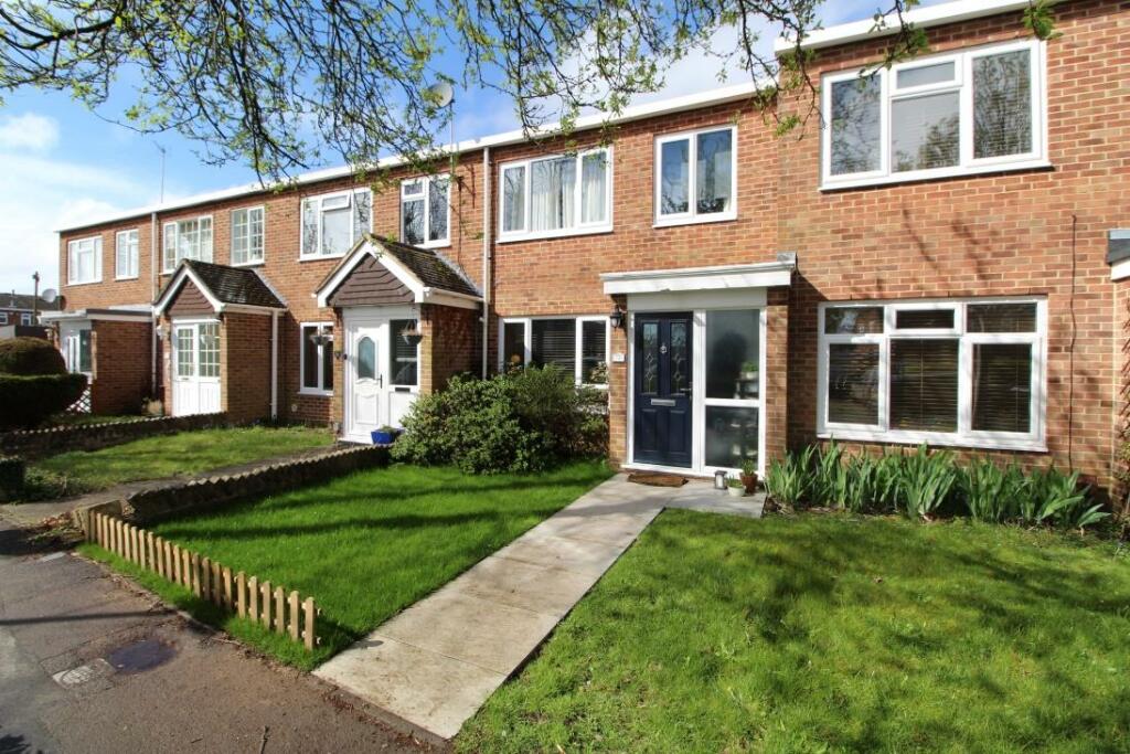 3 bedroom terraced house for sale in Grove Road, Emmer Green , Reading, RG4