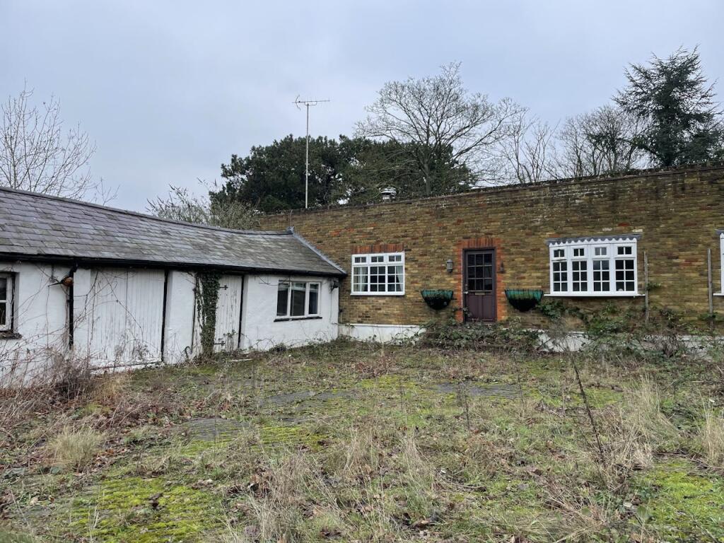 Main image of property: Martyn Lodge, Kingston Lane, Uxbridge, UB8 3PN