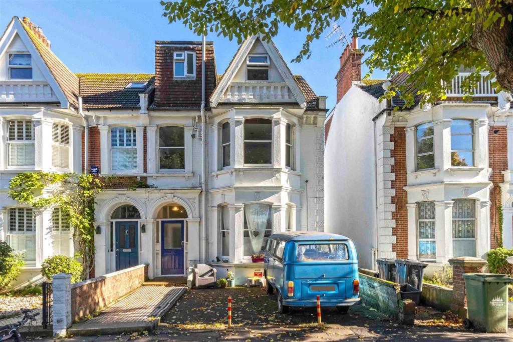 1 bedroom apartment for sale in Rutland Gardens, Hove, BN3