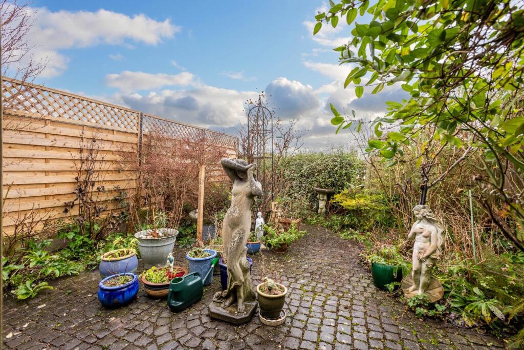 Additional property image - Gorse Close, Portslade, Brighton
