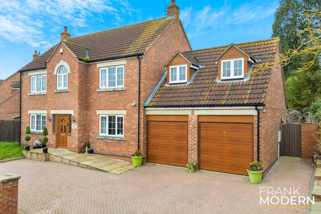 5 bedroom detached house